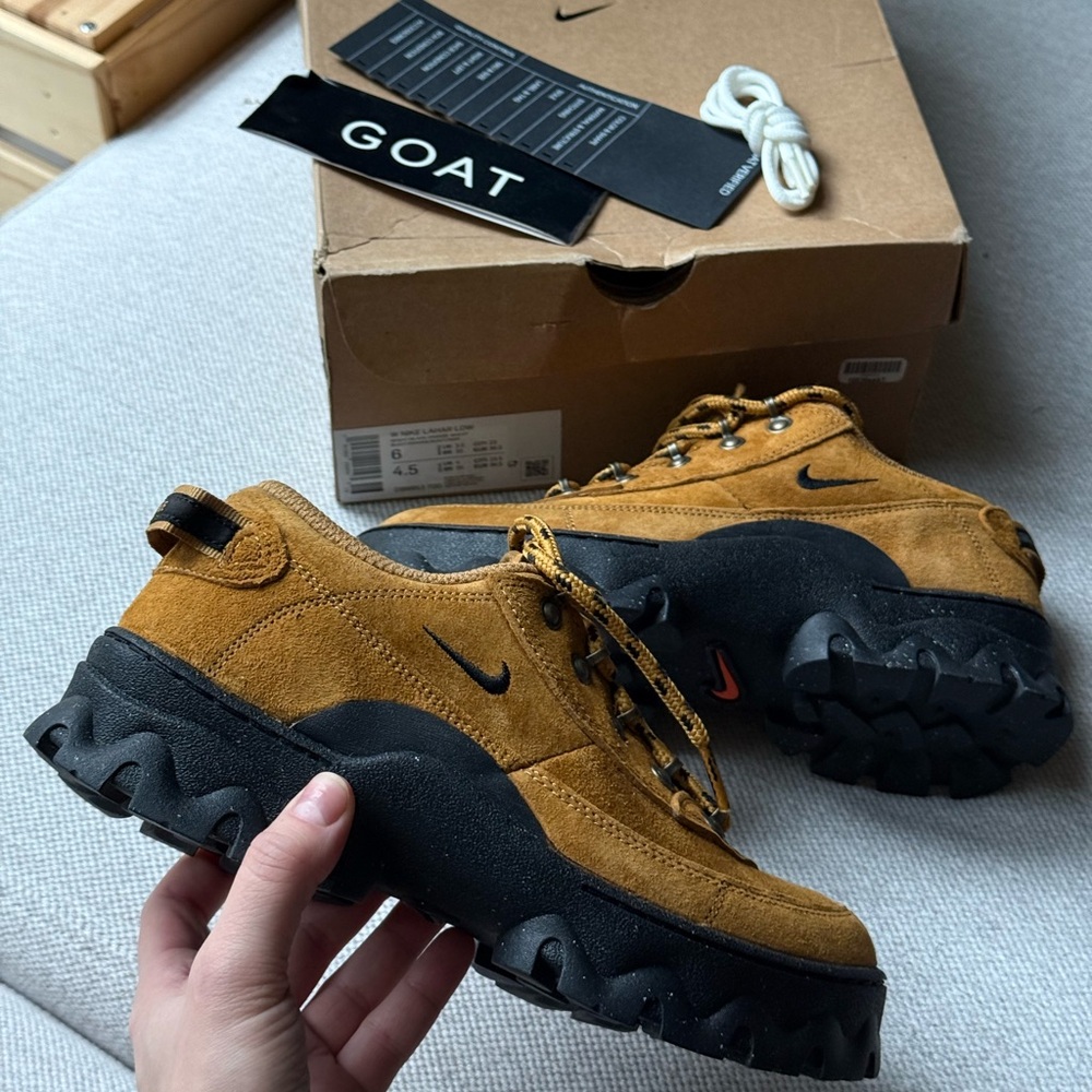 Nike Womens Lahar Low Wheat